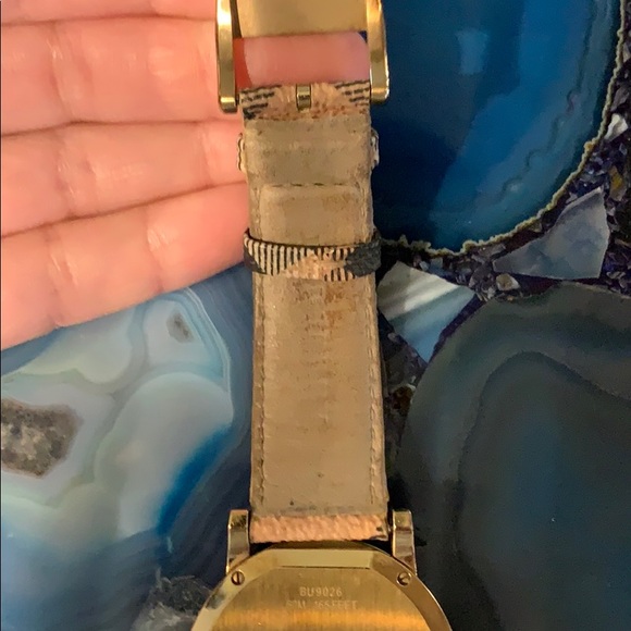 Signature Burberry Check Gold Watch - Picture 7 of 7